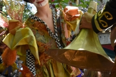 What a cute stilt boy.