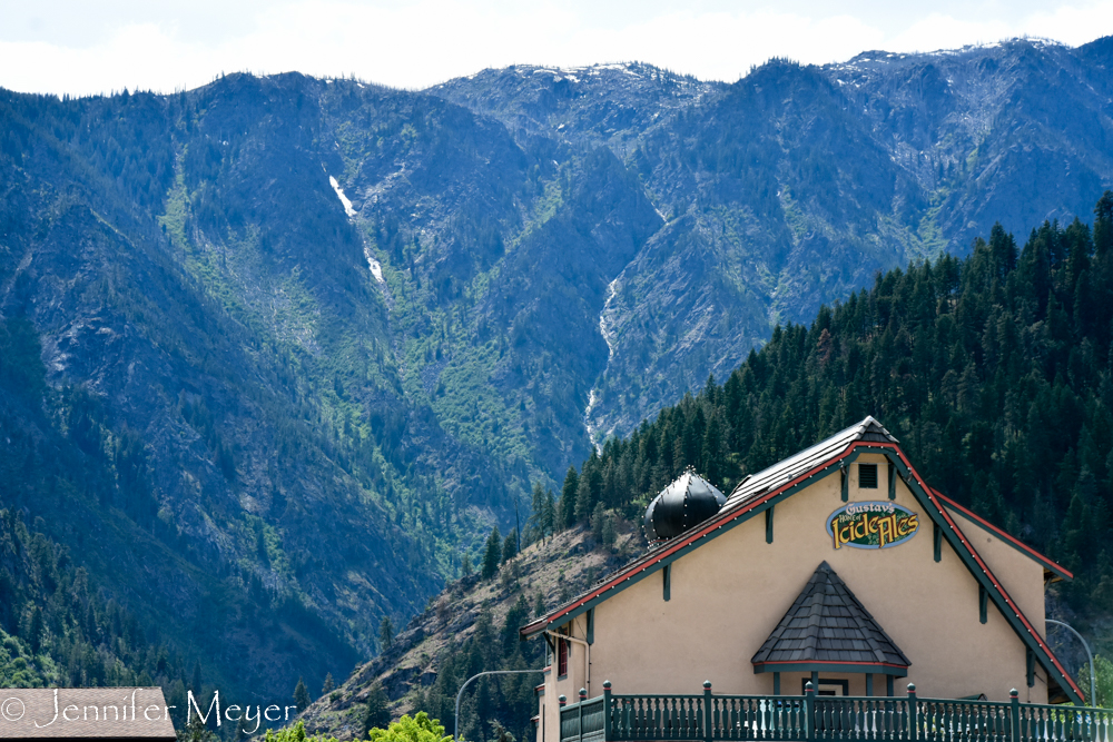 The mountains look like the Alps.