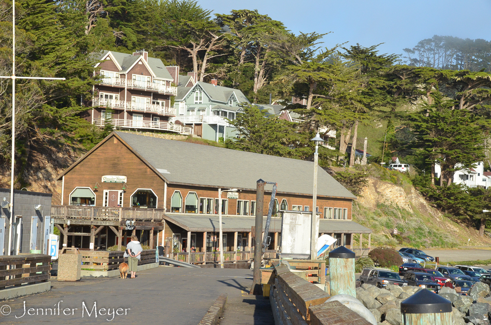 When we came back to Port Arena from Cloverdale, we stopped at this restaurant at the pier for dinner.