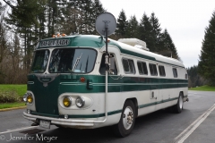 I love this cool old bus that we saw in a rest stop.