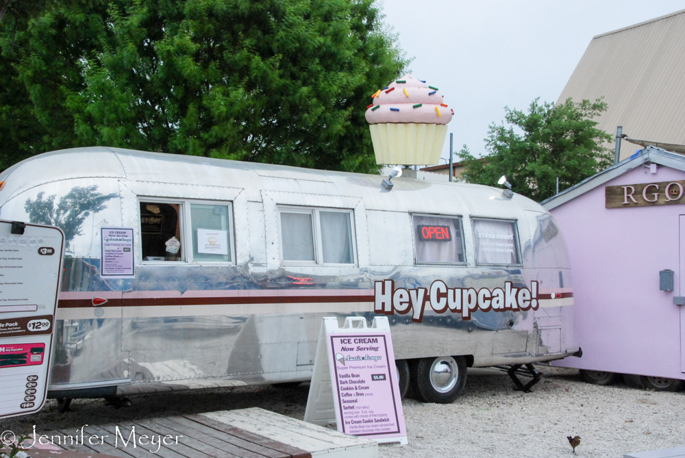 Kate got a pink cupcake here.