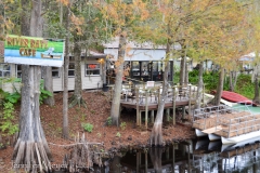 Christmas Eve lunch, we ate at this riverside cafe.