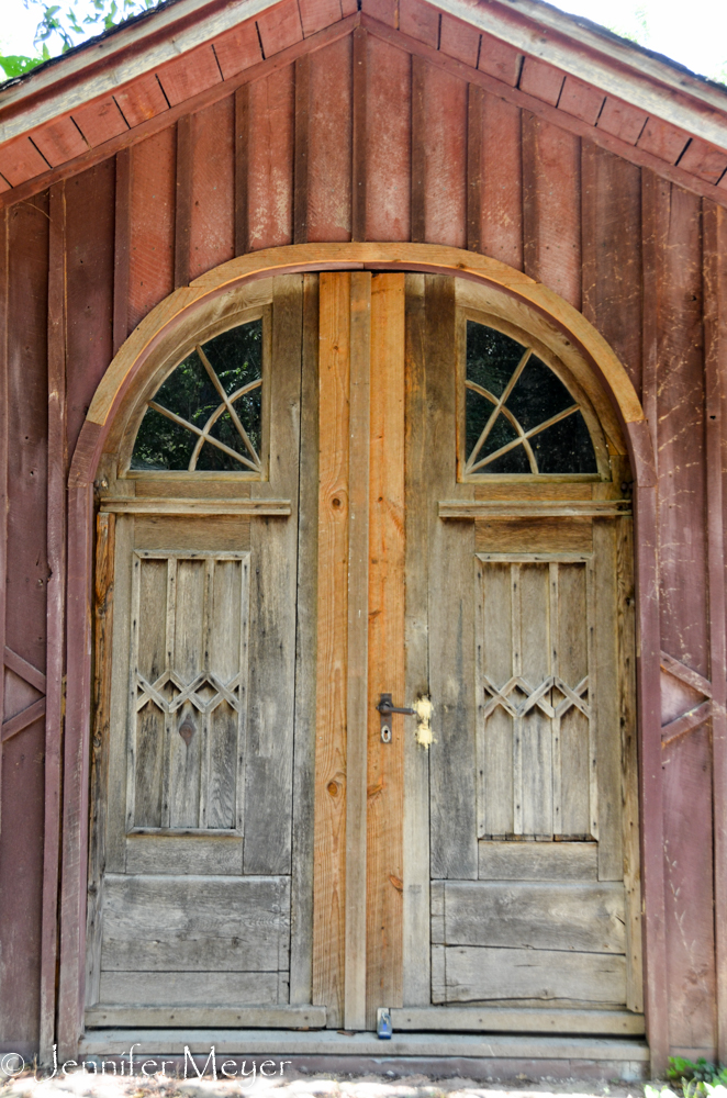 Cool barn door.