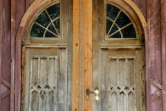 Cool barn door.