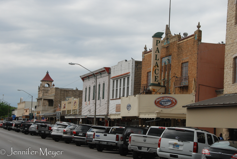 This is such a thriving tourist place.