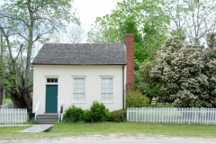 Sweet little house.