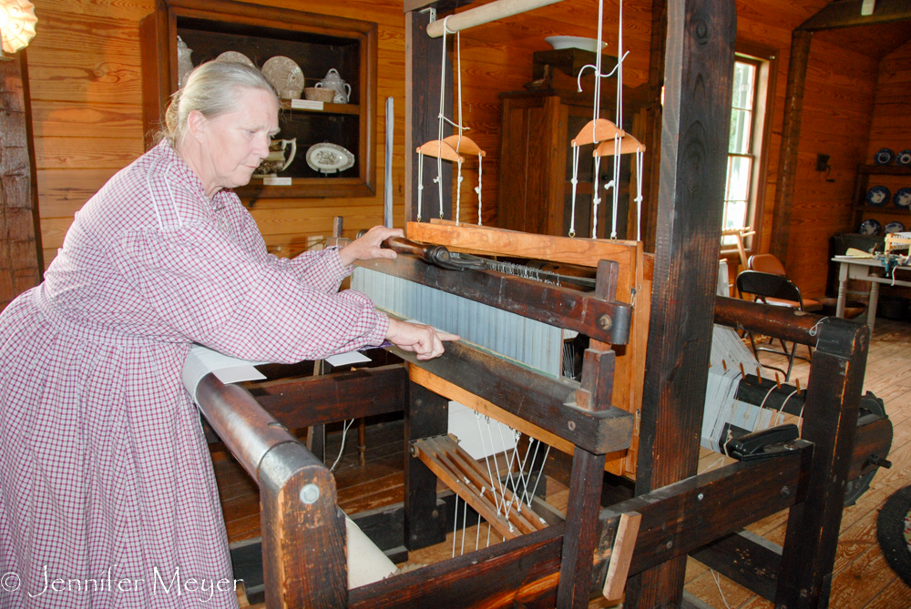 This guide showed us how the looms are used.