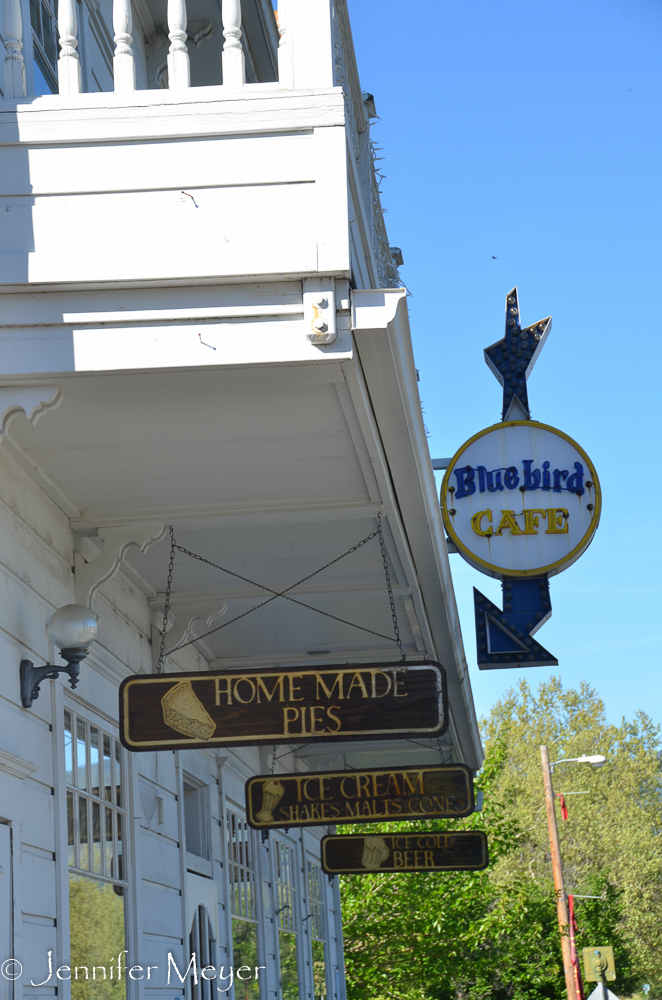 I wish this cafe had been open.