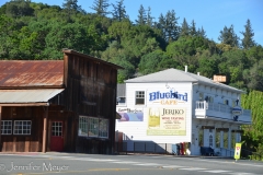 While Kate and Kelly wine-tasted, I walked around the town.